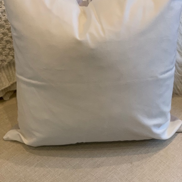 STUNNING GRAY PILLOW - Picture 4 of 8